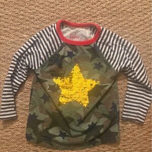 Boden Kids Camo Star Long Sleeve Shirt - Green and Yellow